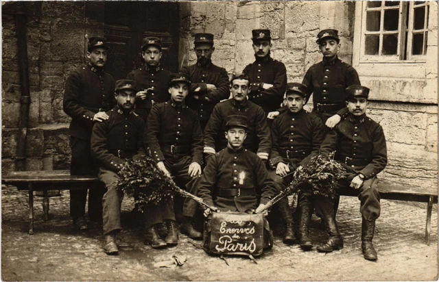 CPA PARIS Soldiers Photo Card (1243280)