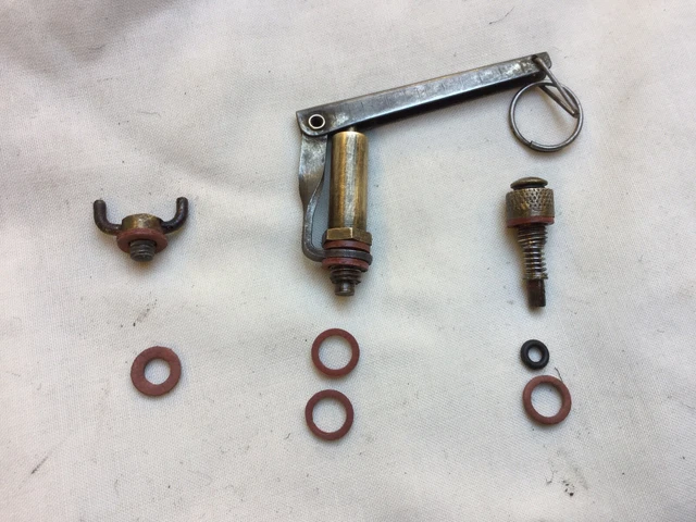 Kit Di Riparazione E Restauro Per Locomotive A Vapore Mamod TE1A E SR1A - Rivetti, Tappi, Mozzi, O-ring
