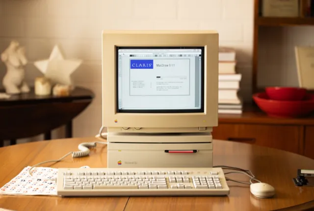 Professionally serviced Apple Macintosh IIsi, CRT montior with AEK II and more