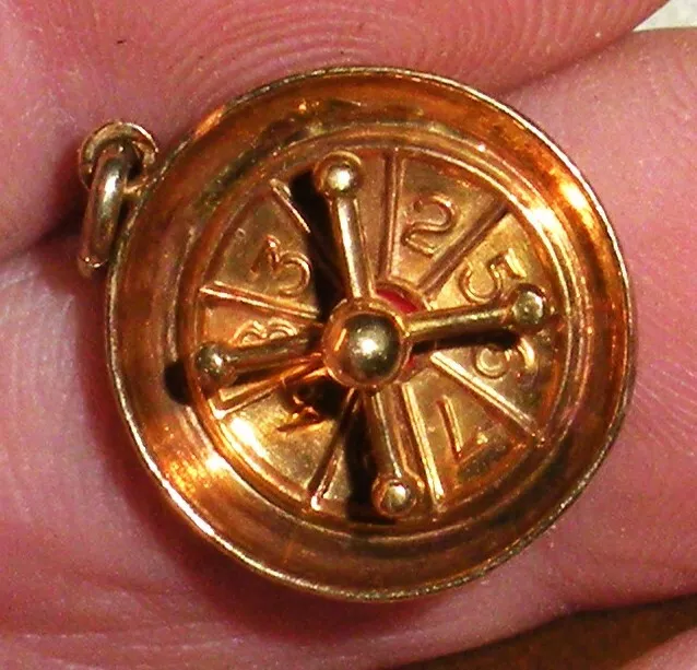 VINTAGE MOVABLE 14K GOLD ROULETTE WHEEL CHARM PENDANT tuvi