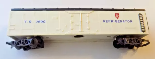 R.129 WHITE REFRIGERATOR CAR No T.R.2690 OO GAUGE BY TRIANG