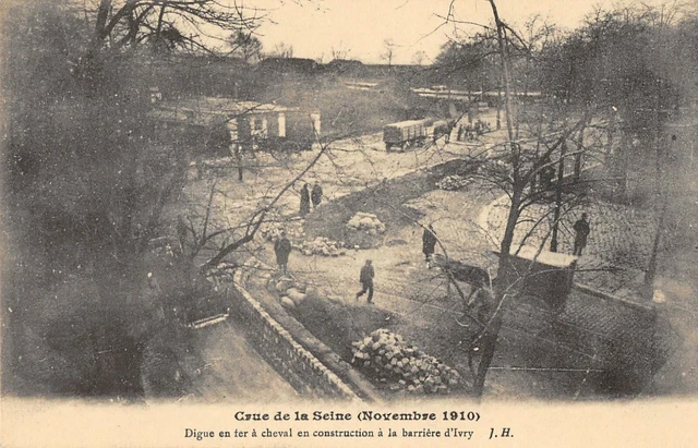 Cpa 94 Crue De La Seine 1910 Digue En Fer A Cheval En Construction Barriere Ivry