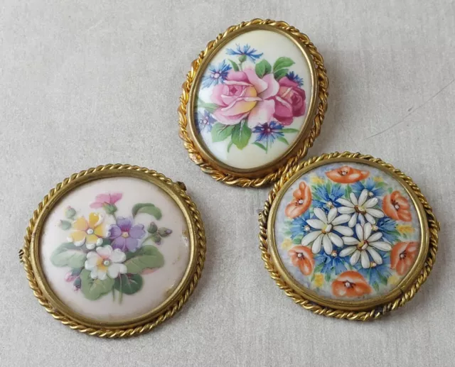 Lot de 3 anciennes broches, décor fleurs, en porcelaine de Limoges