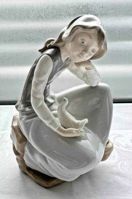 große Porzellanfigur * NAO Spain * Mädchen mit Taube * Figur