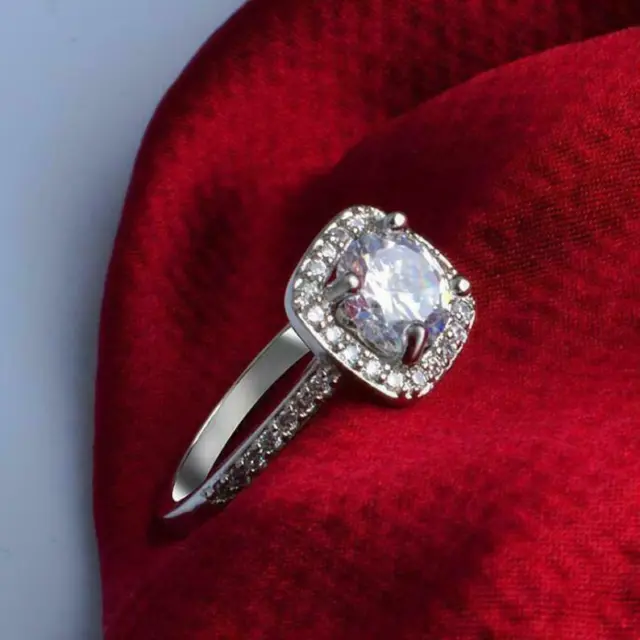 Bague de fiançailles en diamant simulé de coupe ronde de 2,5 ct, Style...