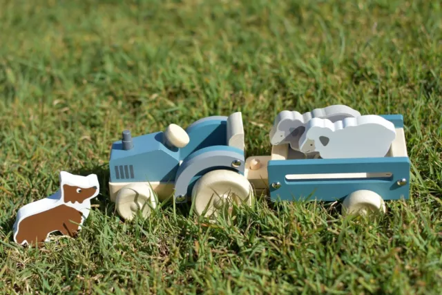 Kaper Kidz - WOODEN BLUE TRACTOR AND TRAILER WITH SHEEP DOG