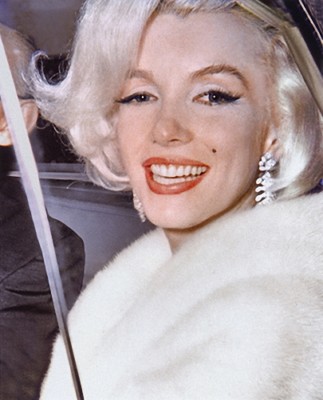 MARILYN MONROE WHITE FURRED BEAUTY IN A CAR   (1) RARE 8x10 GalleryQuality PHOTO