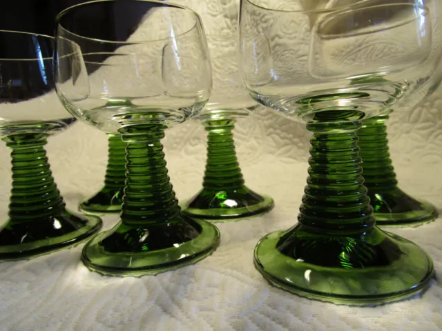 SERVICE 6 VERRES A VIN BLANC PIED VERT en cristal + CARAFE SUR PRESENTOIR ROEMER