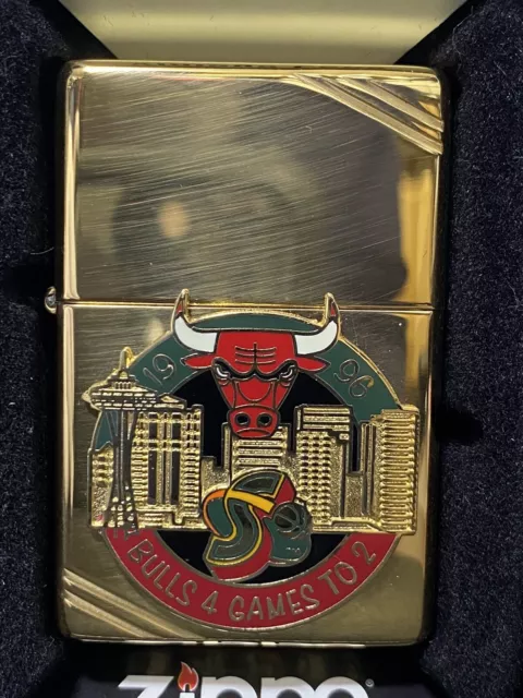 Zippo Chicago Bulls Accendino a petrolio Oro NBA Bulls 4 Giochi a 2