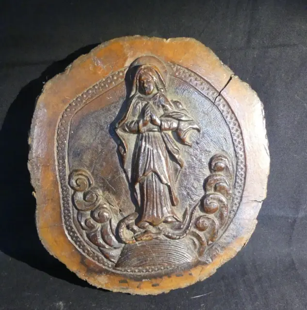 Bas Relief bois buis ou d'Olivier sculpté haute époque Vierge au serpent patiné