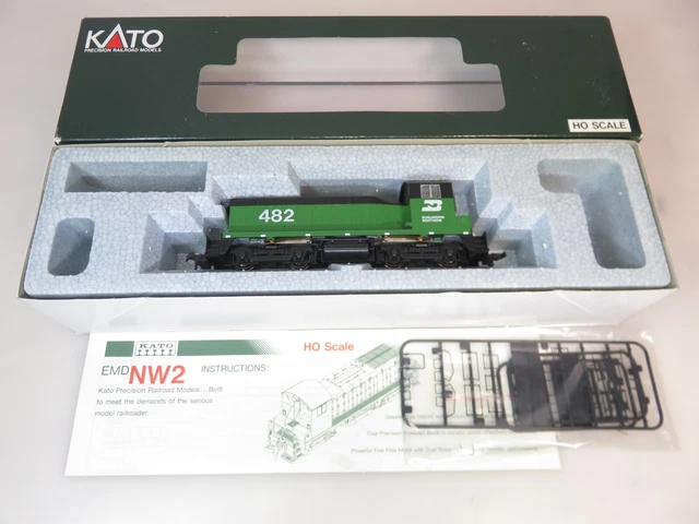 Kato 37-113 HO Scale BN Burlington Northern EMD NW2 Diesel Locomotive #482 3
