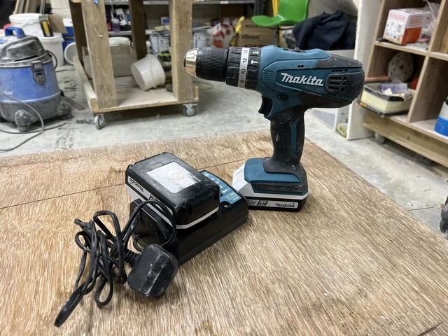 Makita hp457d online battery charger