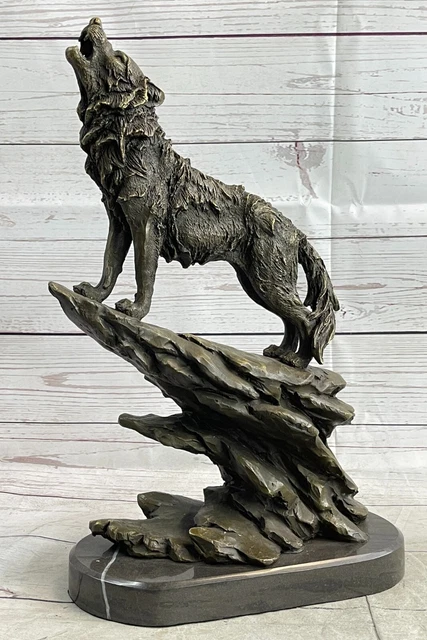 Elegante Bugatti Bronce Escultura de Una Aullando Lobo At Luna Fino Arte Cabina