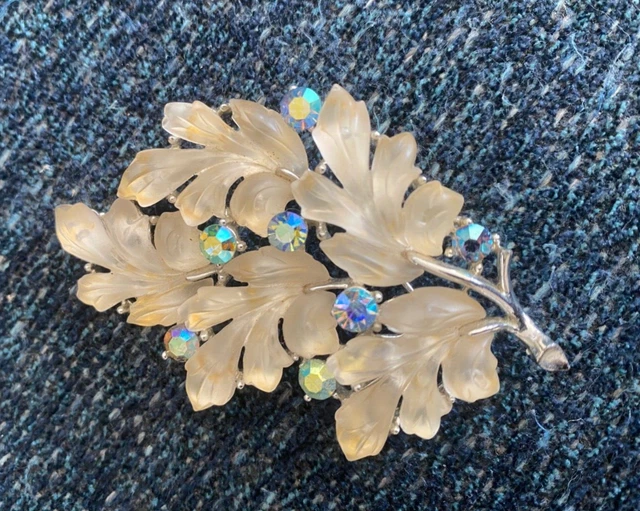 Magnifique broche vintage signee du grand créateur américain Lisner