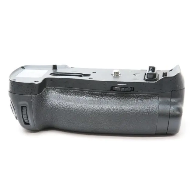 Nikon Multi Power Battery Pack MB-D18 Black For D850 Vertical Battery Grip used