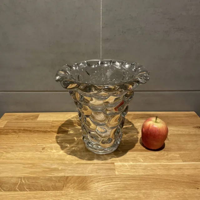 Vase en verre Moulé Pressé Art déco dans le goût de Pierre D Avesn. Nid Abeilles