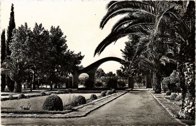 CPA AK OUDJA L'Entrée du Parc René Maitre MAROC (688334)