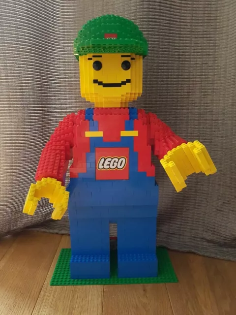 Ennouri Gros - Lego Géant: il reste quelque pièces pour