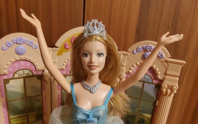 12 Dancing Princesses - Delia， Edeline and Fallon Dressed in