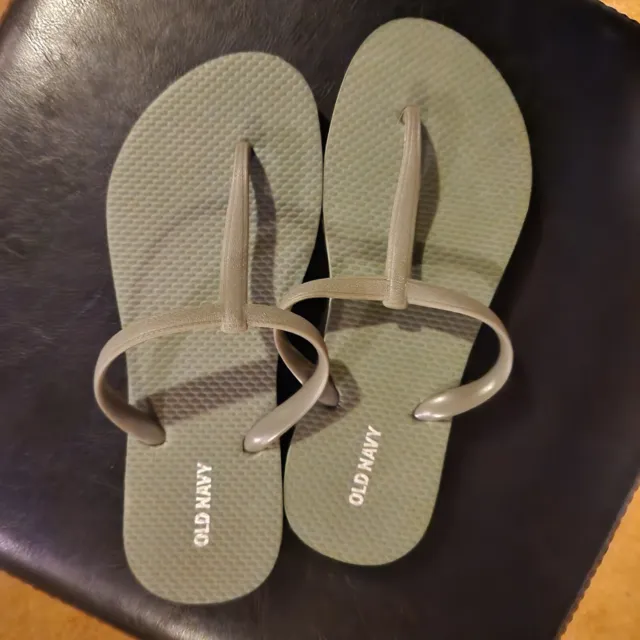 Women's Old Navy Olive Green T-strap Flip Flops Sandals BRAND NEW