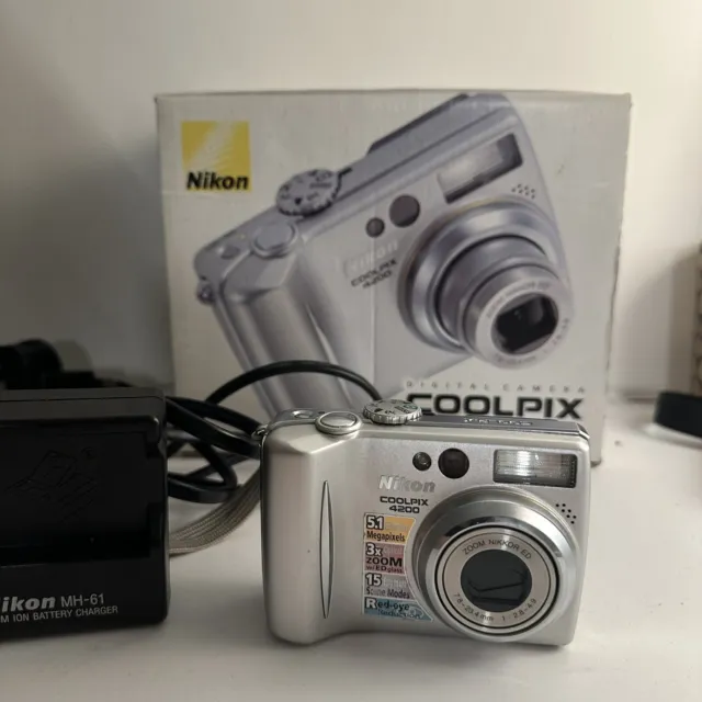 Nikon Coolpix 4200 Digital Camera Boxed -ccd camera