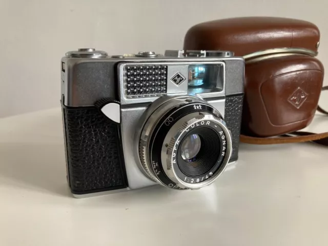 Agfa Optima 1a Vintage Camera. Original case, and clean color-agnar lens