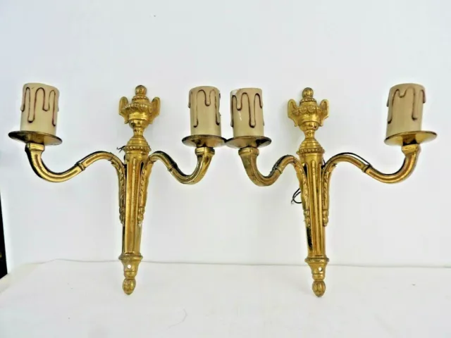 Paire d Appliques Anciennes Bougeoirs à deux bras Bronze Doré Style Louis XVI