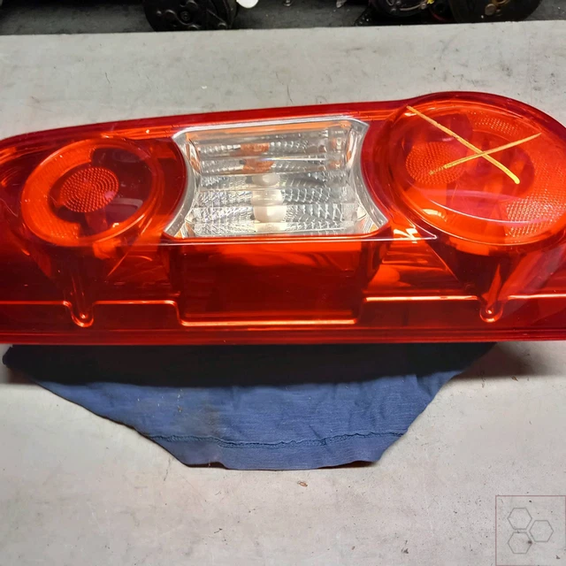 Enjoliveur Inférieur Feu Arrière Gauche Pour FORD MONDEO FD – Pièce D'occasion Vérifiée