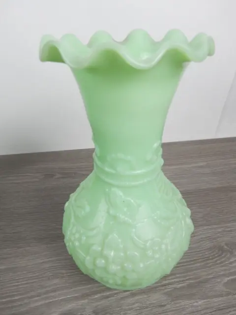 Vase Ancien en Opaline Verte - Forme Tulipe avec Effet Mouchoir 22,5cm