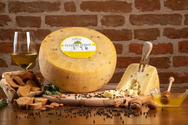 Prodotti Tipici Calabresi Pecorino Pepato Idea Regalo