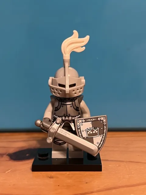 LEGO HEROIC KNIGHT Collectible Minifigure Series 9 71000 col132 col09-4 FREE P&P