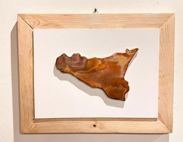 Quadro in legno con sicilia in rame, realizzato a mano.