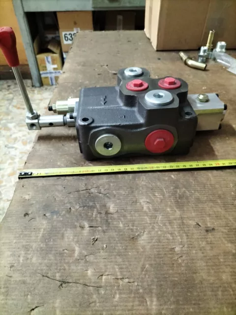 Distributore Oleodinamico Walvoil SD18/1 da 3/4" modello a Leva rotante