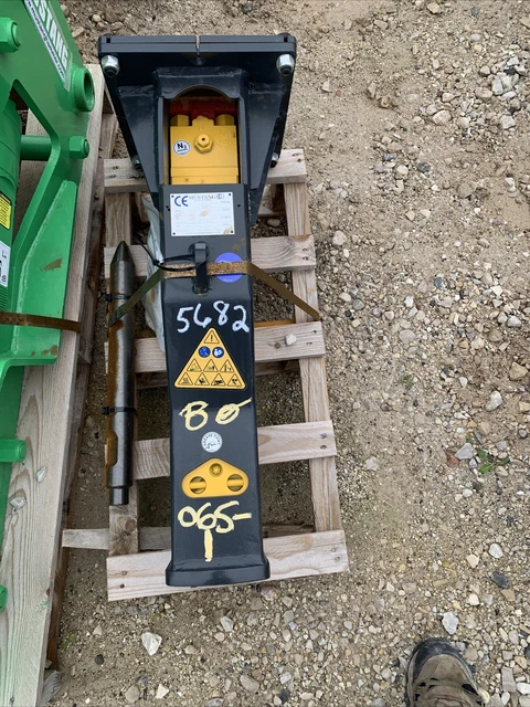 Mustang HM100 Hydraulic Hammer Excavator Attachment - 1.2 To 3.5 Tons Breaker