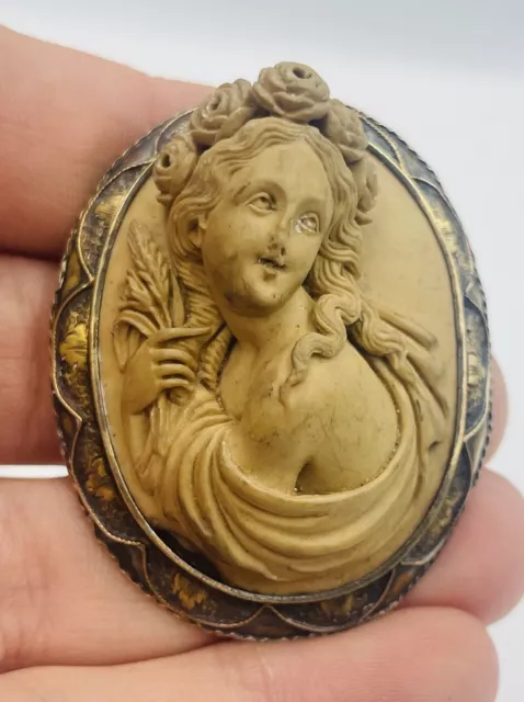 Antique Victorien Lave Cameo Femme or Jaune Broche