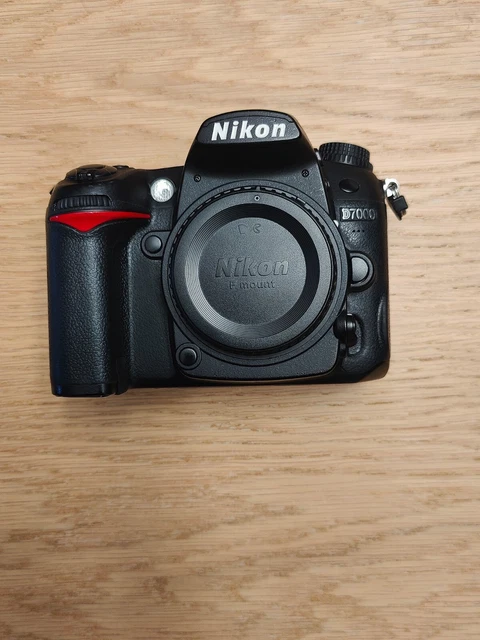 Nikon D700 16.2 MP Digital SLR Camera - Black - with Charger and Battery