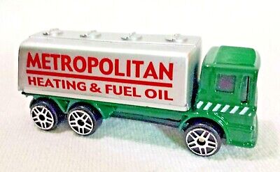 Maisto Gas Tanker Metropolitan Heating & Fuel Oil Truck Green Cab 1/64 Diecast