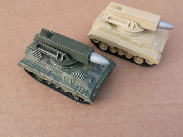 Lot URSS De 4 Véhicules Militaires : 2 Tanks + 2 Lance-missiles – Échelle 1/60 – Métal – RARE CCCP