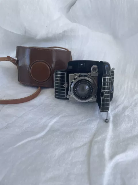 : cámara fotográfica Kodak Bantam Special 828 con lente Ektar 45 mm f/2 y estuche original