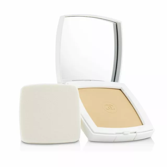 Chanel Le Blanc Whitening Compact Foundation SPF25 20 Beige