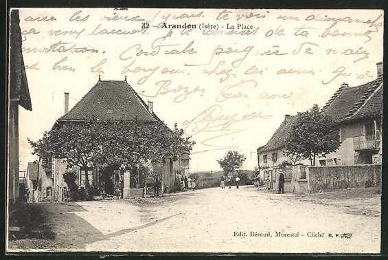 CPA Arandon, La Place, vue de la rue im Ortskern
