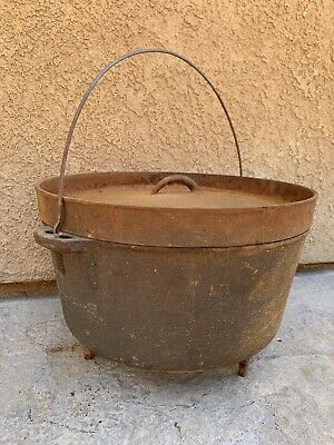 Vintage Large Cast Iron Campfire Oven #14 With lid Very Heavy