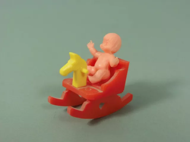 Bebés: Bebé Con Caballito Balancín (Amarillo / Rojo)