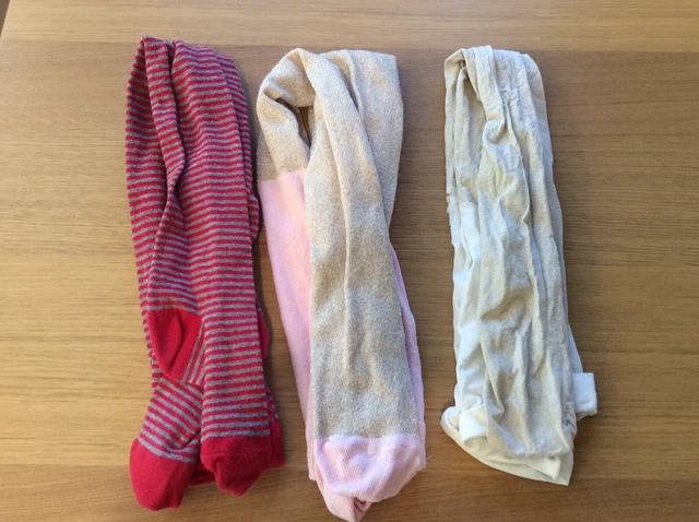 Piccolo pacchetto di collant per ragazze età 8-9 anni