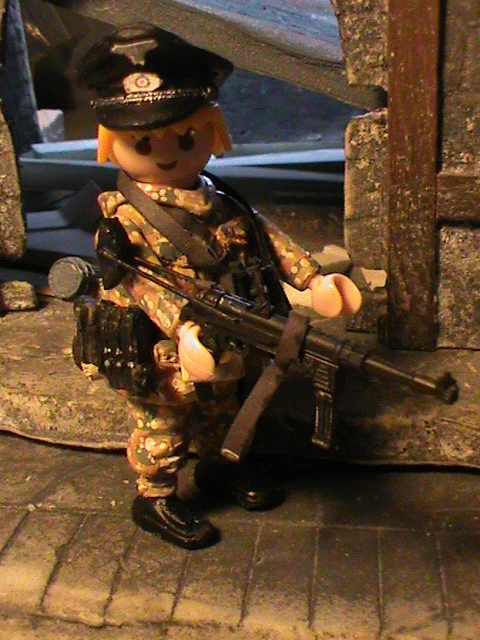 Figurine PLAYMOBIL Personnalisée Waffen Vert Division (Europa 1944) - Réf 0601 Bis