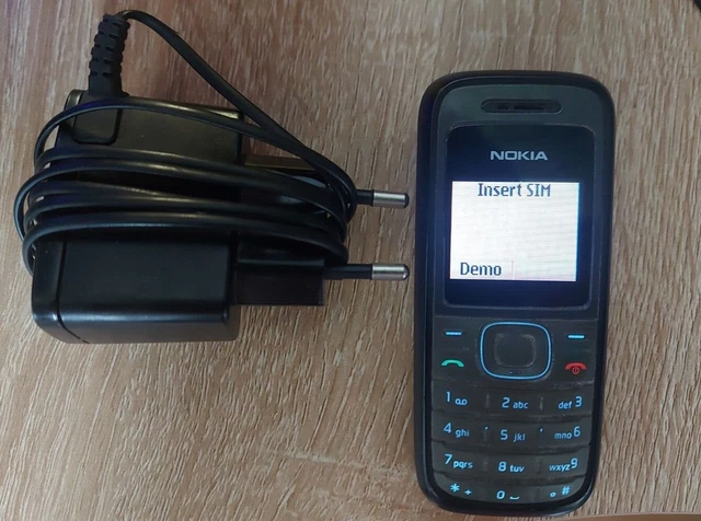Vintage 2008 Nokia 1208. Batteria originale e caricabatterie a 2 pin. Completamente operativo!!