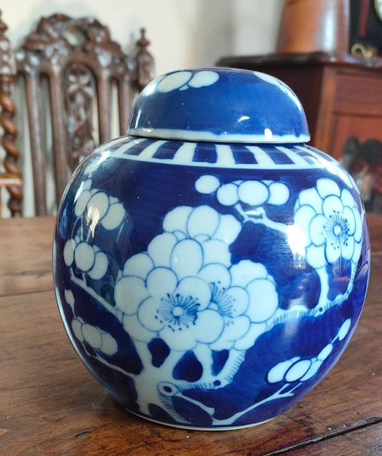 ANTIQUE/VINTAGE CHINESE PORCELAIN Blue White Prunus Ginger Jar, 14 cm