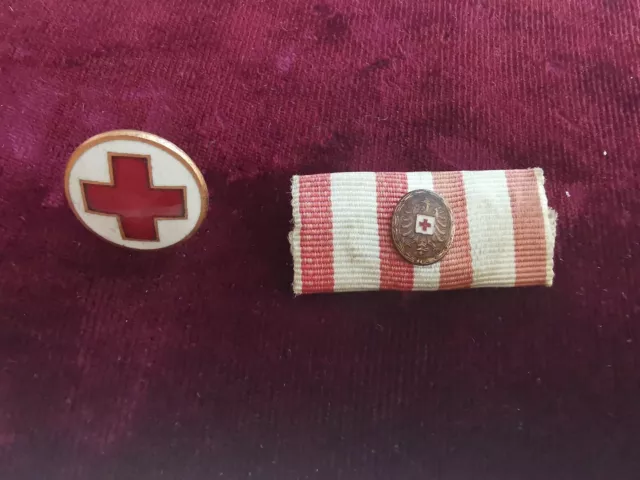 2 x Abzeichen, Rotes Kreuz