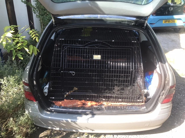 Mercedes a class dog cage discount