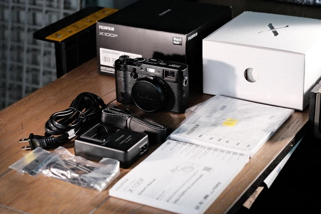 Fuji Fujifilm X100F Black Digital Camera 24.3MP (Read Description)